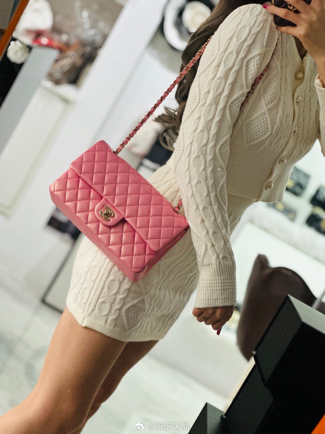 Chanel Santini最新时尚潮流设计图探索，最前沿的设计风采