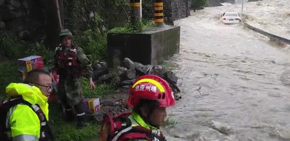 台风最新动态，登陆与变化共舞，自信成就梦想之路