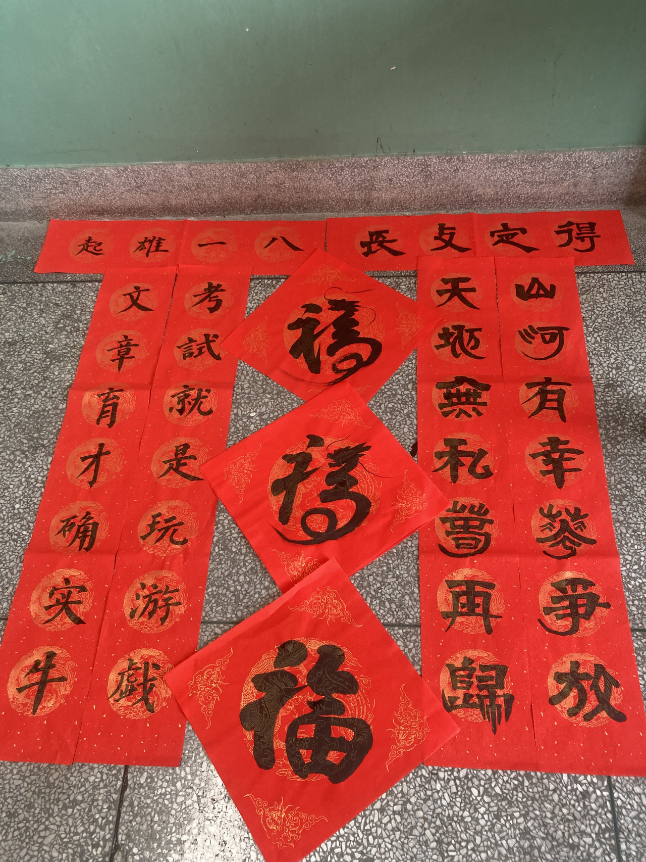 传统与现代融合之美，最新潮春联欣赏