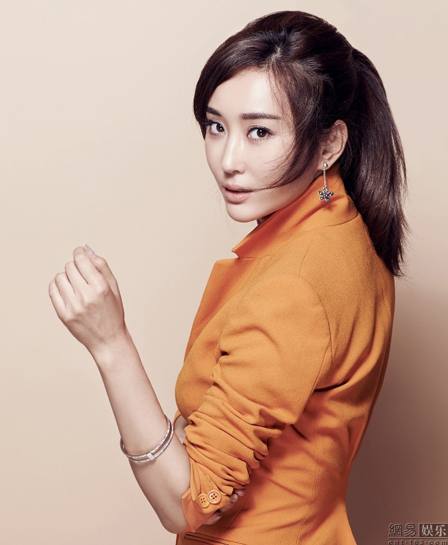 麦秀彩儿引领最新时尚潮流，成为新领军者