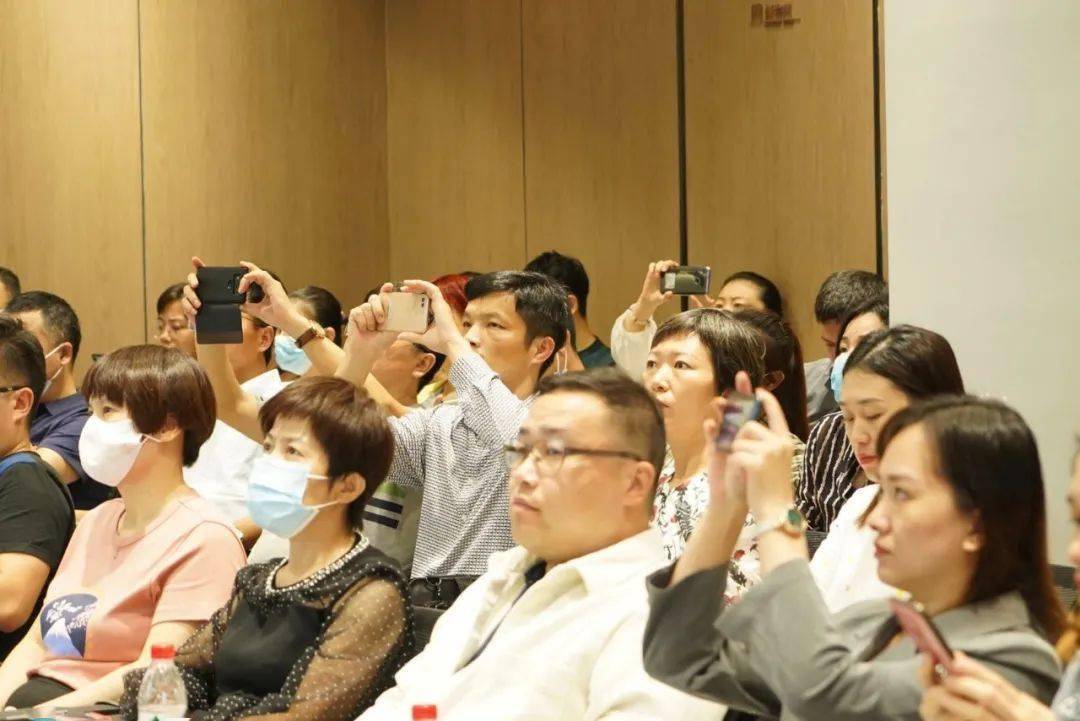 香港和澳门开奖记录港,动态解读分析_LMB27.741时尚版