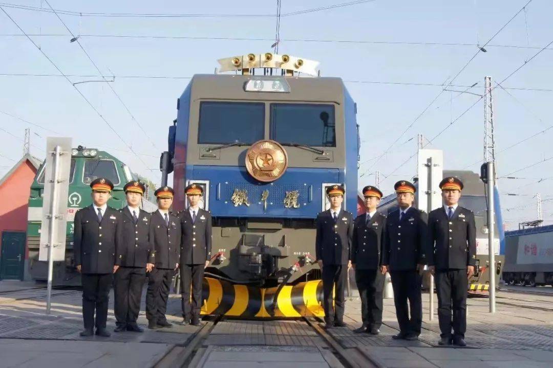 哈局机车最新配属揭秘，温馨之旅启程