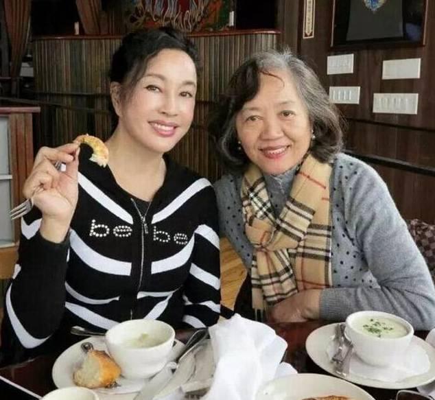 范冰冰李晨最新照片,科技前沿与生活完美融合的体验展望