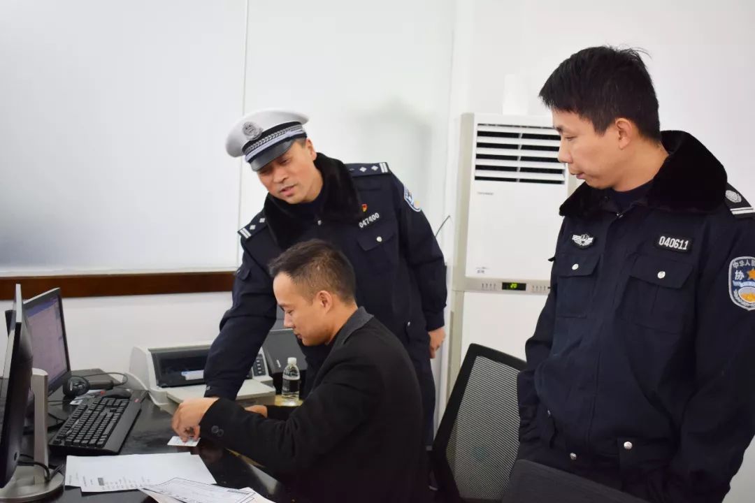 新奥门免费资料大全在线查看,动态解读分析_MUF47.559酷炫版