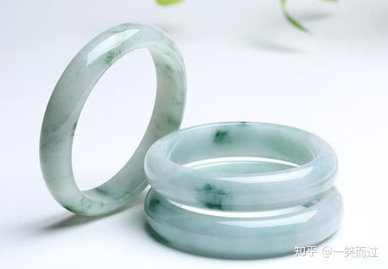 2024最新款手镯,探秘小巷中的宝藏，2024最新款手镯