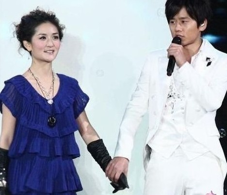 秋霞最新婚,秋霞最新婚,一场自然美景的探索之旅