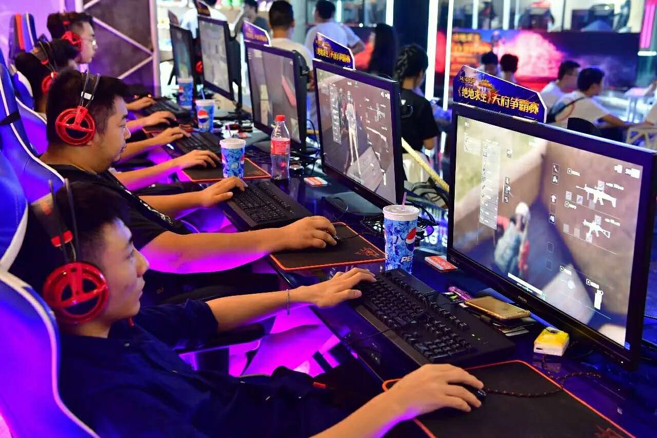 网吧LOL比赛,小巷中的热血战场激战开启!