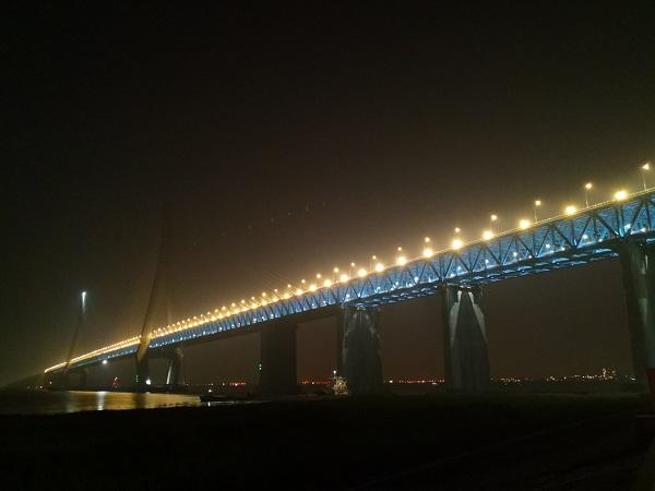 沪通长江大桥最新工程动态,沪通长江大桥最新工程动态,桥上的友情与家的温馨