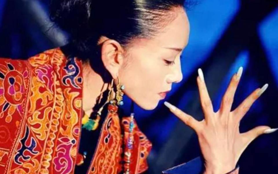 杨丽萍最新近照曝光，如何获取并评价舞蹈巨星的最新照片？