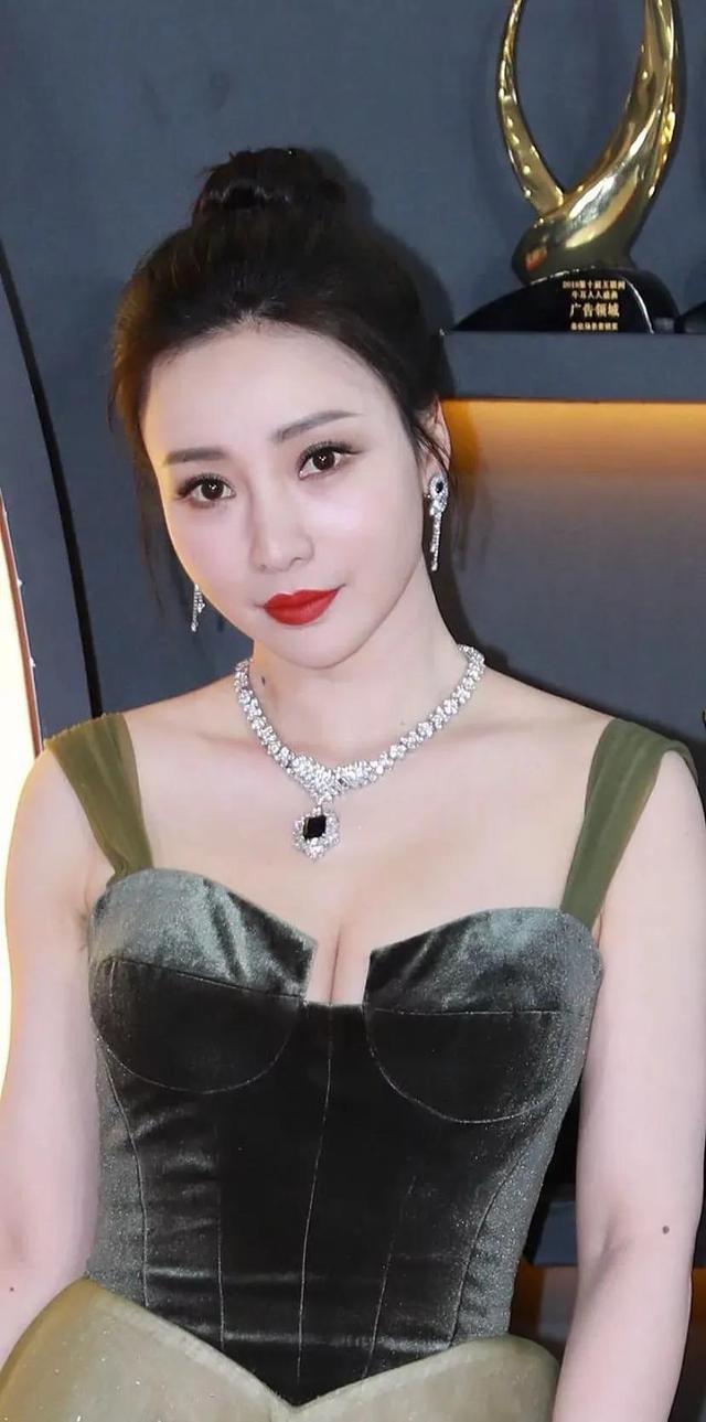 理性看待女明星性感视频，尊重边界的探讨