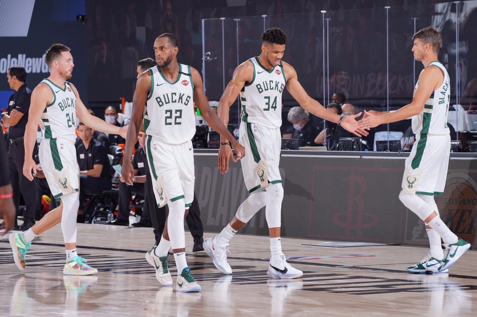 科技与篮球的完美结合,NBA季后赛雄鹿的新纪元观赛体验