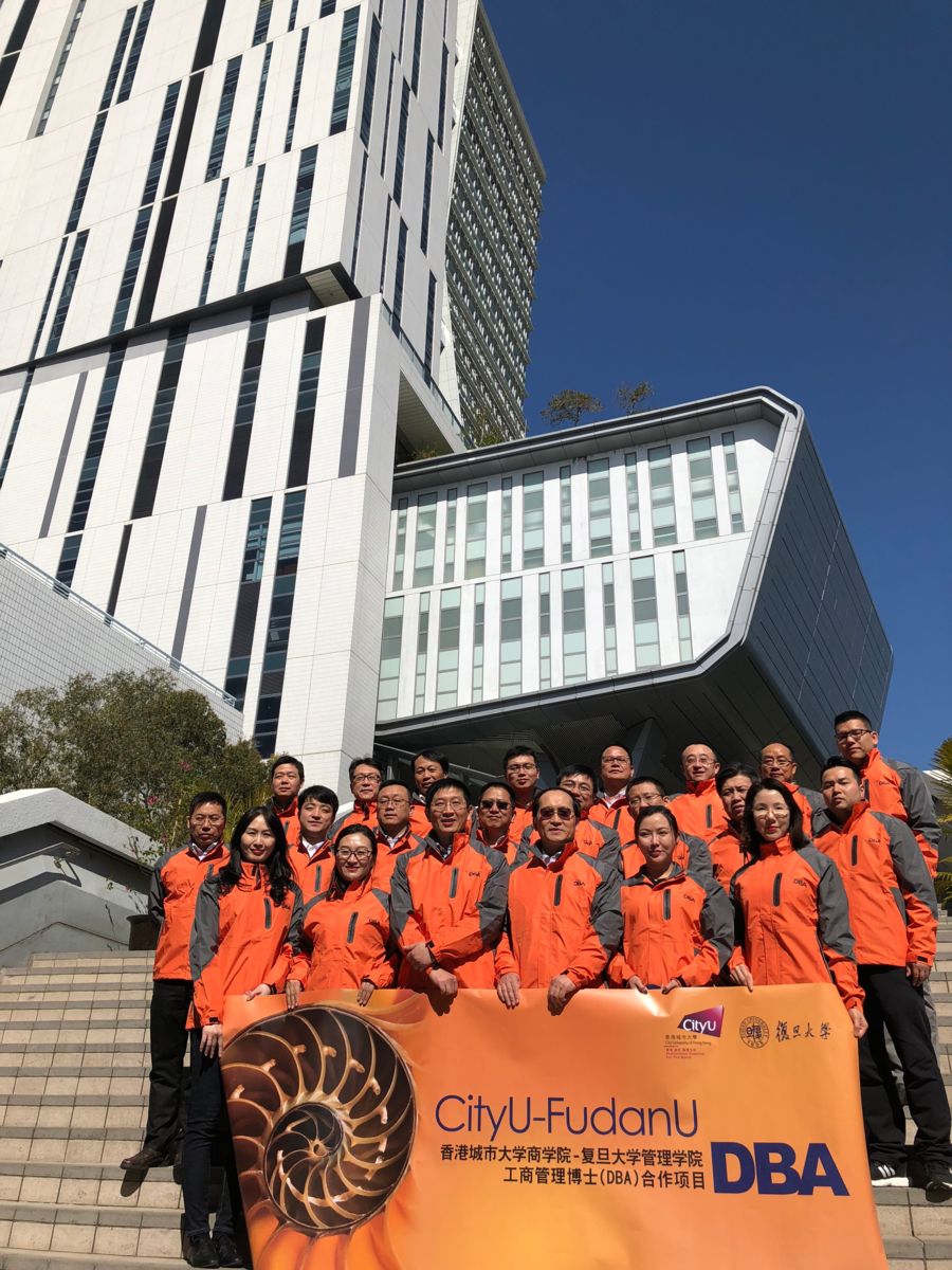 香港学府最新动态,友情与陪伴的温馨日常