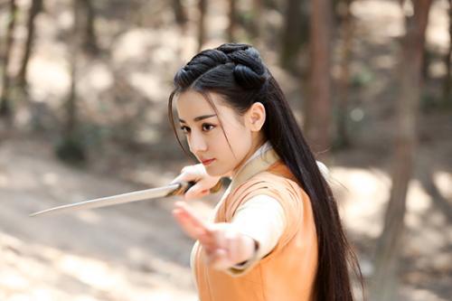 秦时明月新登场女侠角色——科技之光，生活之路的照亮者