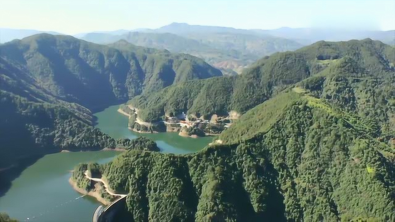 风水大师揭秘，坟地选址奥秘与大自然美景的邂逅之旅
