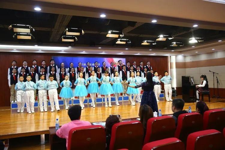 科技与艺术融合之作，智能合唱助手推荐适合合唱比赛的歌曲