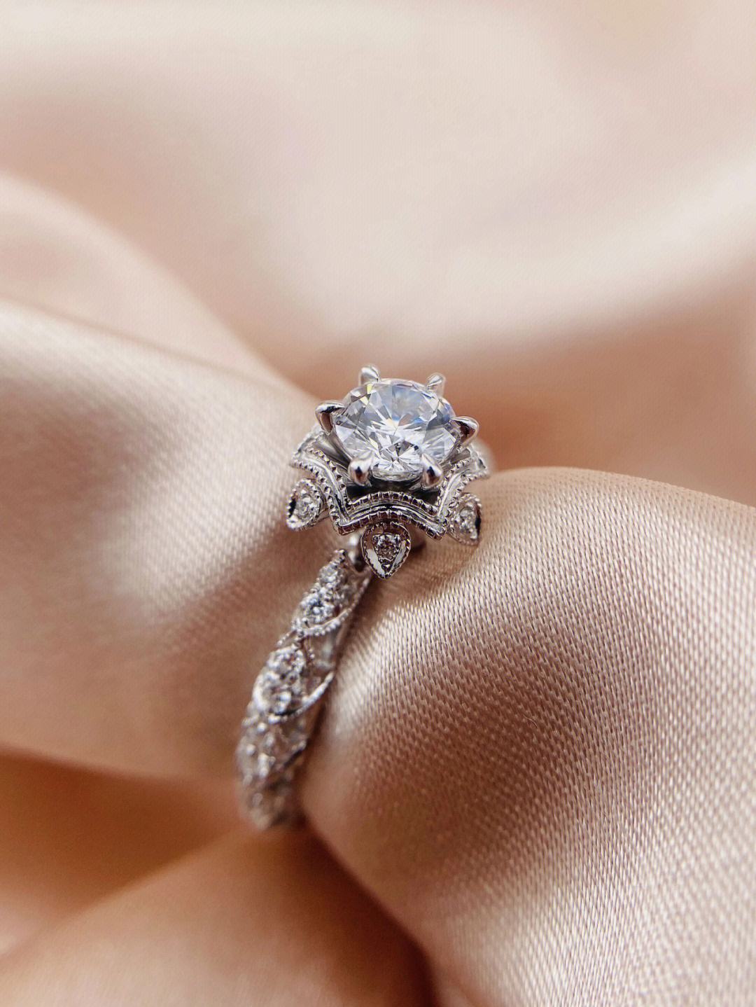 小巷深处的珠宝秘境之旅,探寻结婚钻戒的价格