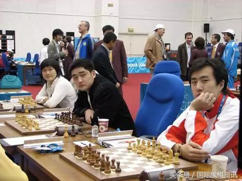 象棋赛场风云，变化、自信与成就的舞台之战
