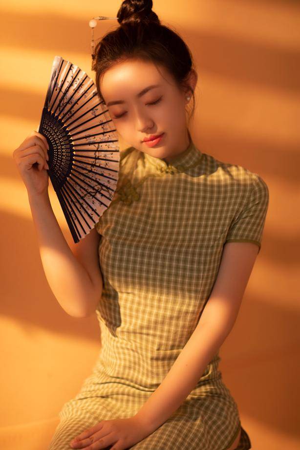 女演员古筝，与自然美景的邂逅，探寻内心平和之声