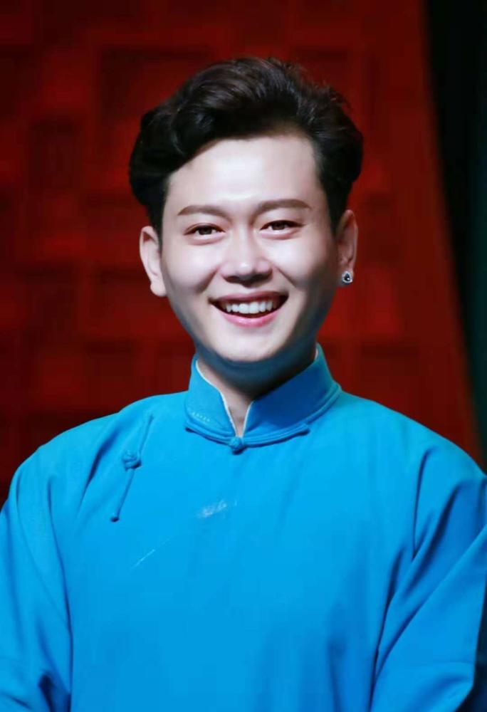 相声演员鹤,传承与创新的艺术人生之旅