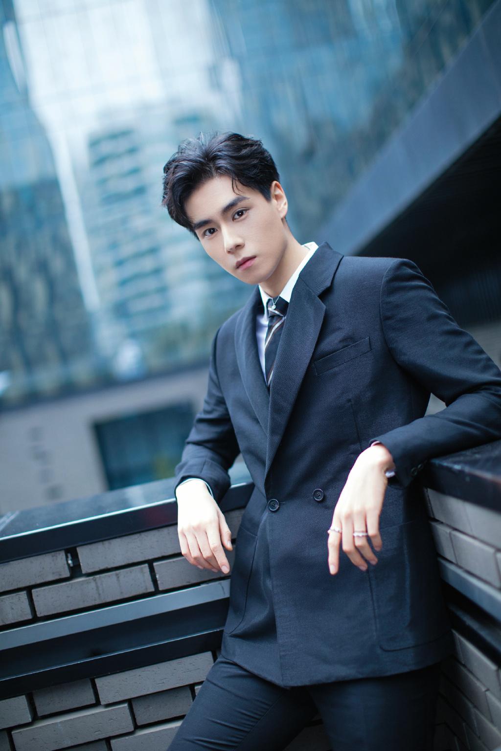 鹿晗最新动态揭秘,全方位了解与追踪指南