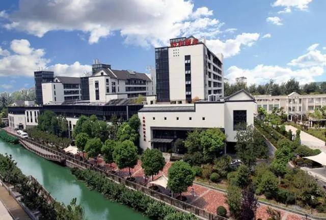 时代背景下的上海高档养老院价格深度探析