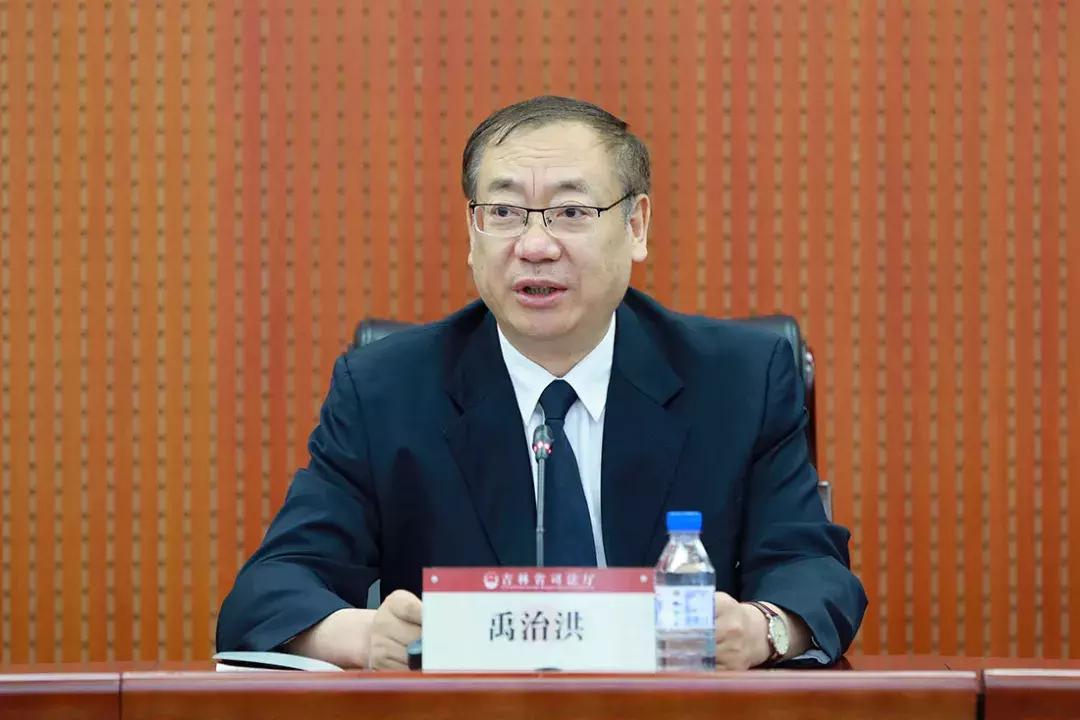最新视频厅，友情放映与家的温馨时光