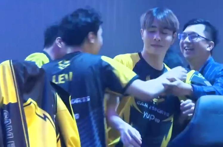 LPL今日赛事概览,比赛动态与精彩瞬间