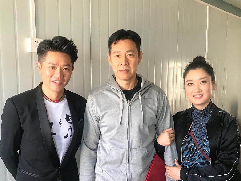 凤凰传奇最新动态,小巷中的独特风味探索之旅