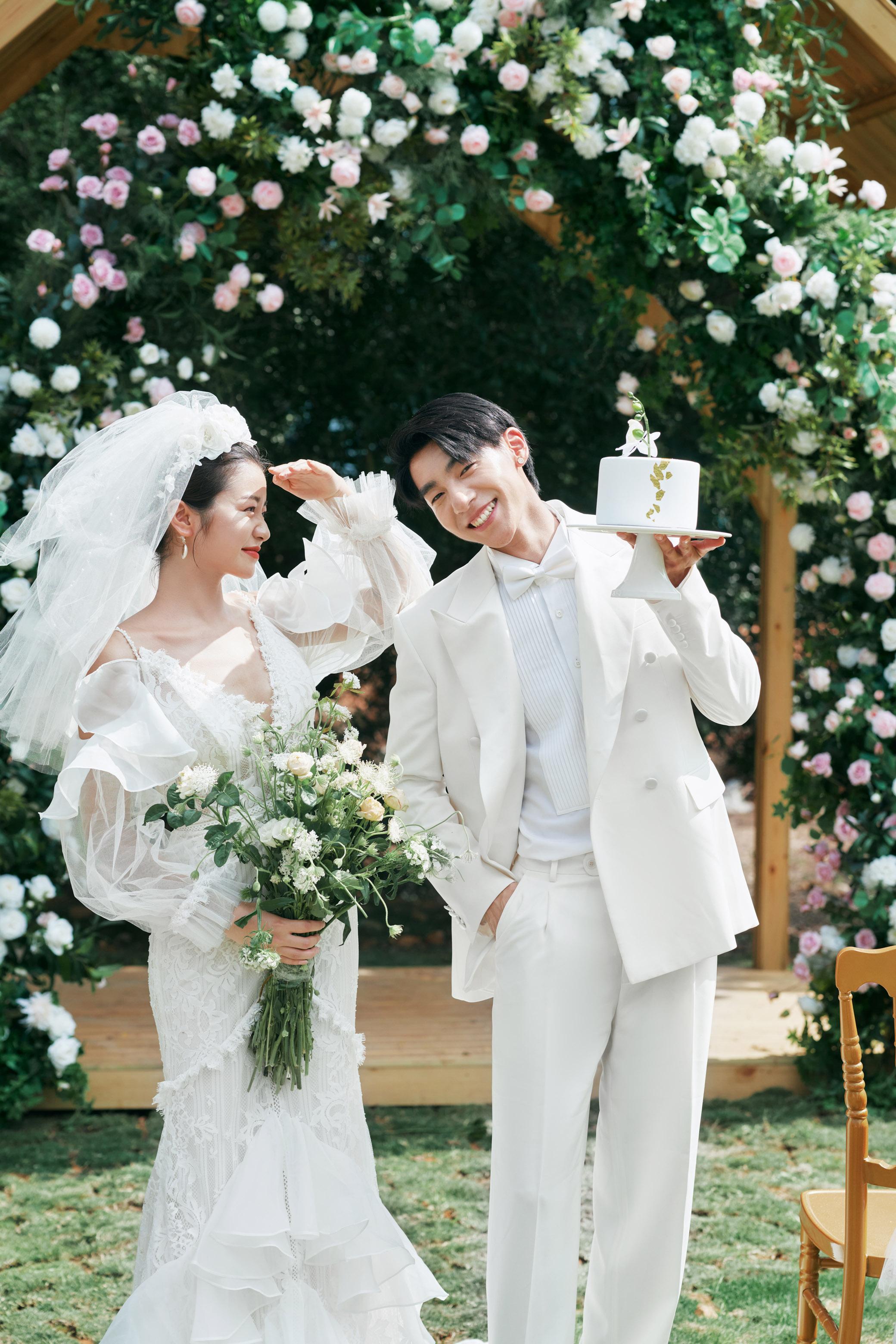 婚纱照最新报价,定格爱情最美的瞬间,自信与成就的记录者