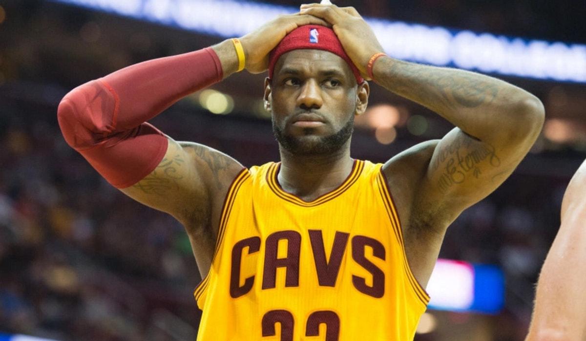 詹姆斯刷新纪录,篮球场上的荣耀与温情陪伴