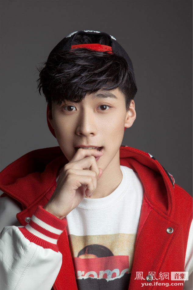 王博文最新壁纸,时尚魅力完美融合